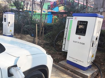 郑州昌原某地区新能源汽车直流充电桩安装案例现场
